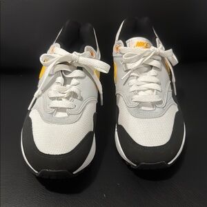 Nike White and‎ Black Sneakers Classic Design Comfortable Fit